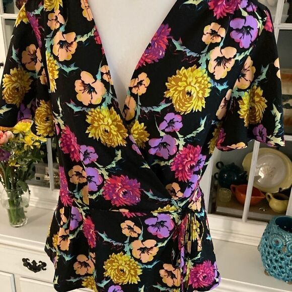 Topshop Floral Silk Wrap Top Size 6 Black with Floral Print - Picture 2 of 10